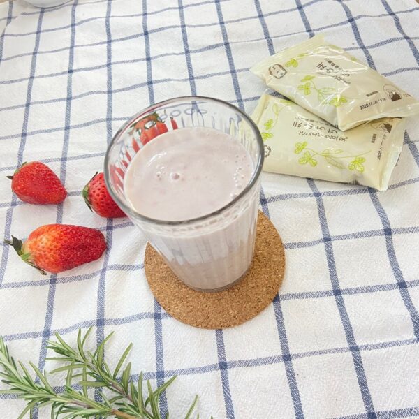 【さらさら・飲む】イチゴソイミルク